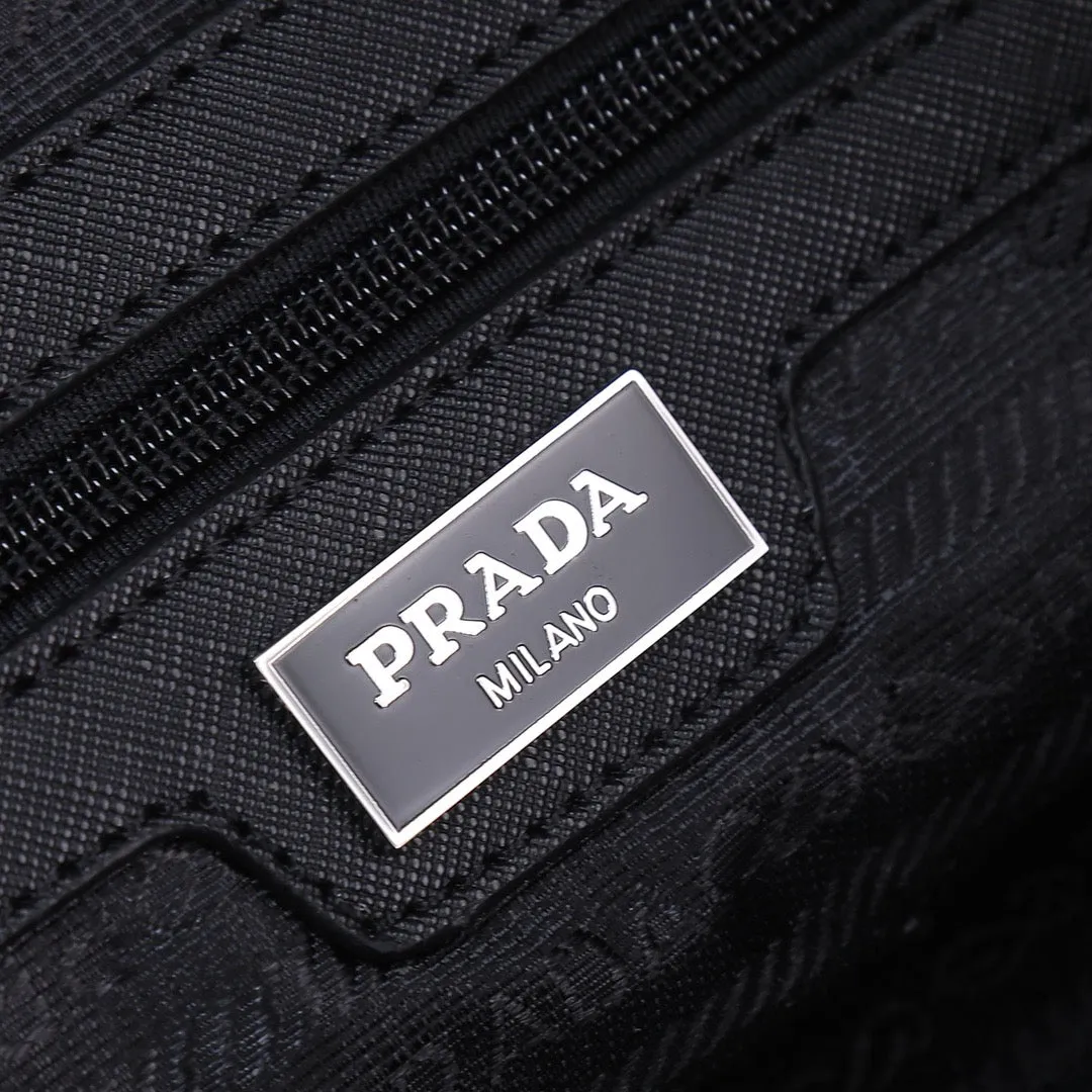 PD261 Re-Nylon and Saffiano Leather Travel Bag / 18.9x7x11inch
